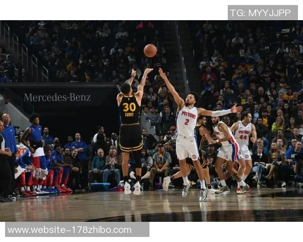 勇士对阵活塞库里本场比赛得分情况分析及精彩瞬间回顾 勇士对阵活塞库里本场比赛得分情况分析及精彩瞬间回顾